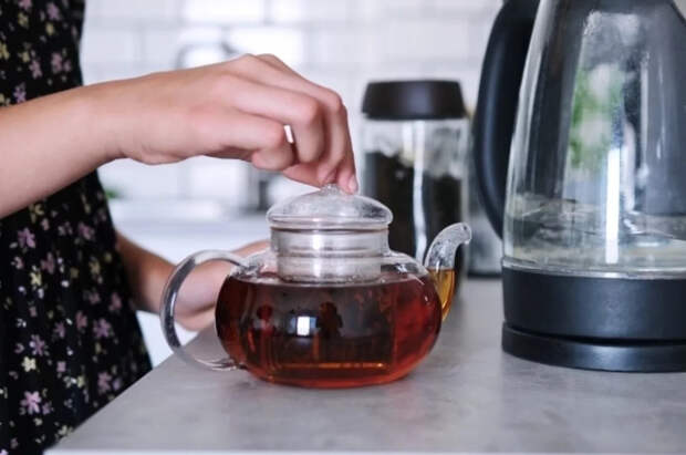 Титестер Тарасов объяснил разницу между листовым и пакетированным чаем