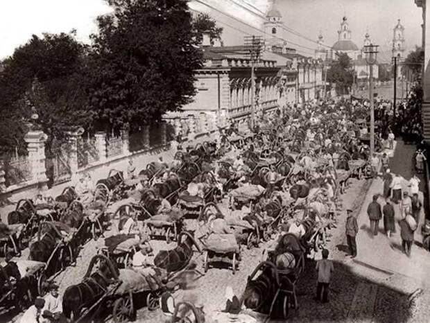 Интересно сравнивать пробки Москвы тогда и сейчас, это, например, 1923 год было стало, интересно, история, пробки, пробки в москве тогда и сейчас, факты, фото