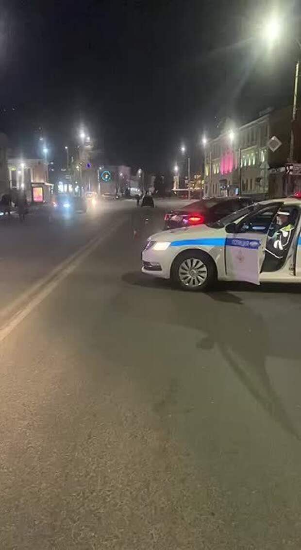 Ночью у "Тортуги" в Симферополе BMW сбил двух девушек, перебегавших дорогу