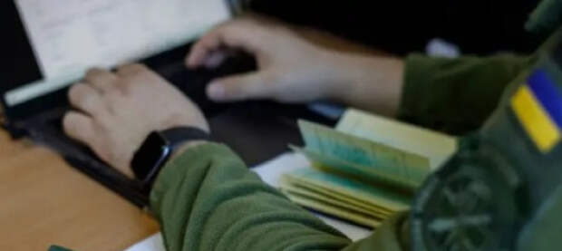 Депутат Горбенко предложил отловить 2 миллиона уклонистов, блокируя им банковские карты и конфискуя имущество