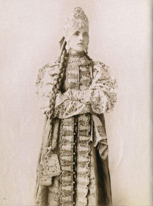 Русские красавицы 19-го века в традиционных костюмах 7