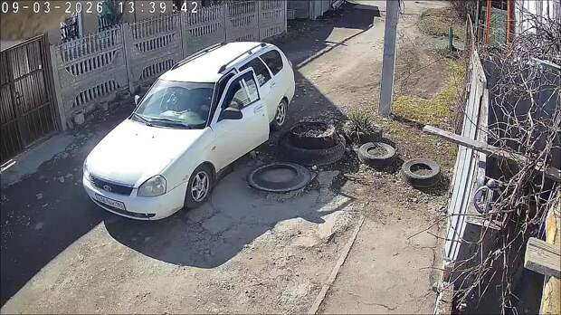 Проехал мусорник и поставил бутылку себе под колёса. Сказочный д....ёб. https://t.me/webmoney_dn/316380Video: Видео от Донецкая группа новостей|Донецк...