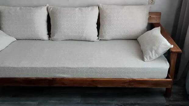 Соорудите диван-кровать из досок и брусков своими руками
