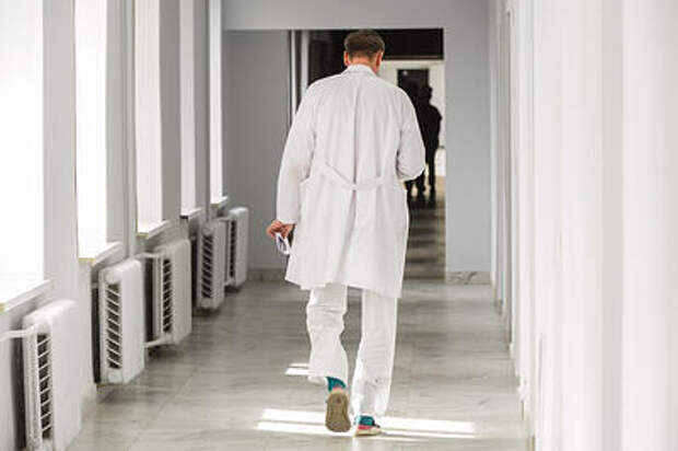 Работник завода на юге России сжег гениталии раскаленным клеем