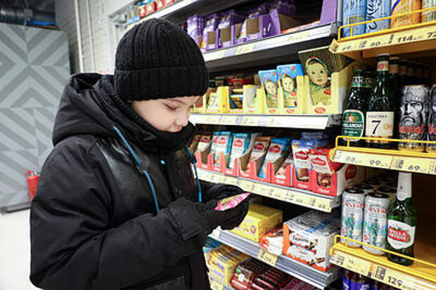 Покупатели экономят: торговые сети начали резко сокращать ассортимент продуктов в магазинах