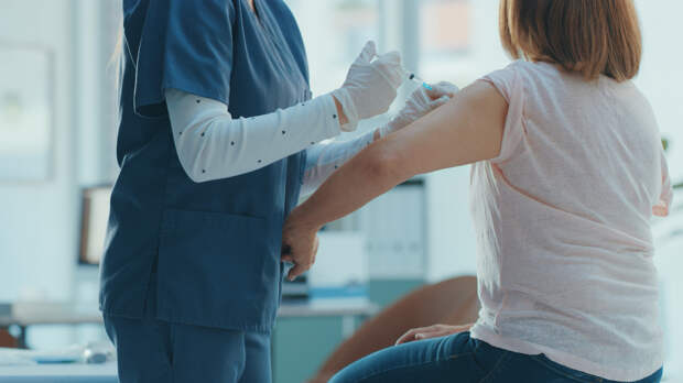 Вакцина от ВПЧ: кому, когда, зачем — полное руководство