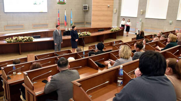 За мужество и помощь фронту: в Барнауле наградили участников СВО и волонтеров