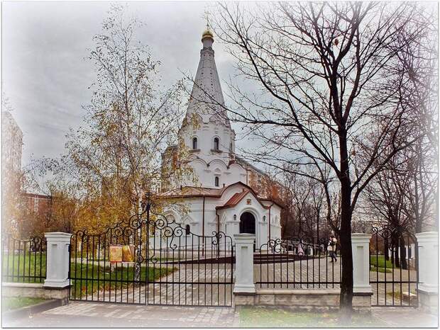 Храм донского раево. Храм Дмитрия Донского в Медведково. Храм Дмитрия Донского в Раеве. Храм в Медведково на полярной. Храм Дмитрия Донского на полярной улице.