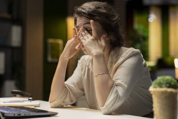 Кардиолог предупредил об опасных причинах потемнения в глазах