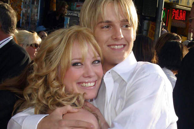 Актриса Хилари Дафф обратилась к ясновидящей и связалась с Аароном Картером