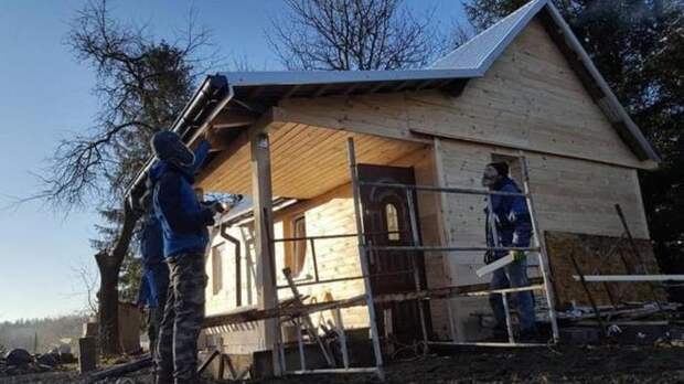 Ветхий дом старушки был похож на сарай: волонтеры объединили усилия и за 5 дней отремонтировали жилье