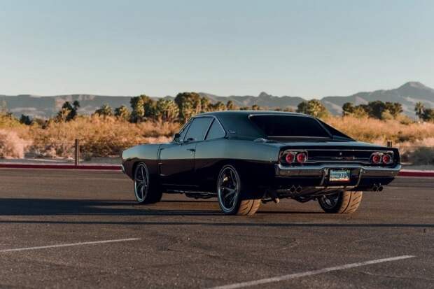 Великолепный Dodge Charger 1968 года с современным двигателем HEMI и классической внешностью