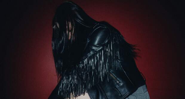 Движение в деталях: как носить бахрому, чтобы она выглядела современно