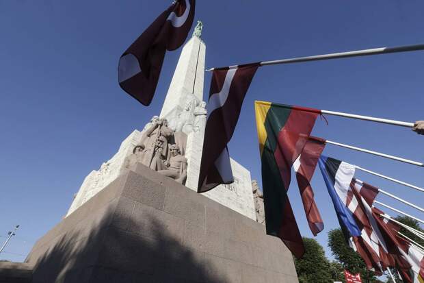 Евродепутат заявил о «сошедшей с ума» Прибалтике из-за инцидента с самолетом Фицо