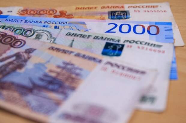 Госслужащие в РФ могут получить выплату в размере 45% от зарплаты