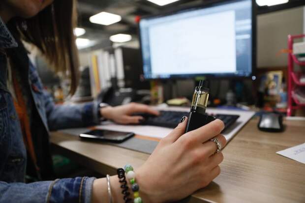 Врач Пальман предупредил вейперов о рисках «попкорновой болезни»