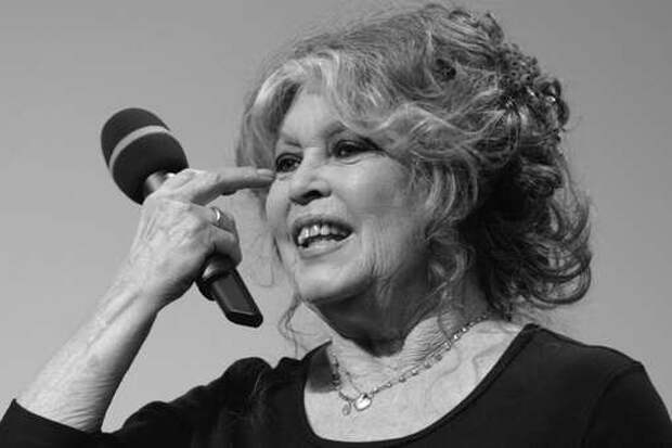 В церкви Нотр-Дам-де-л'Ассомпсьон прошла церемония прощания с Брижит Бардо