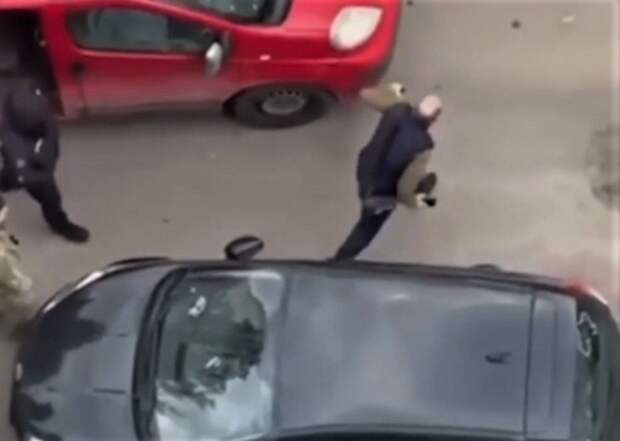 Хромой украинец с костылем «исцелился» при встрече с ТЦК и убежал