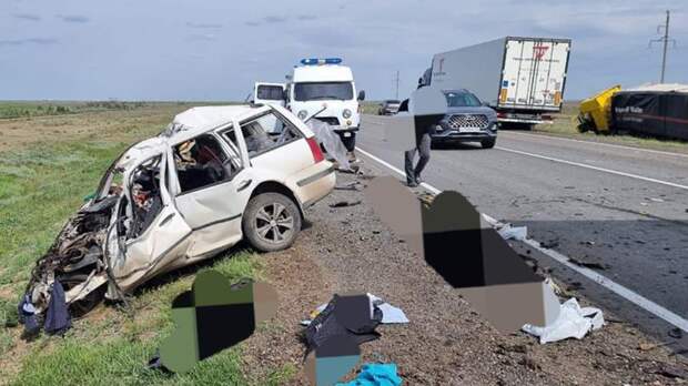 Двое детей погибли в результате ДТП с грузовиком в Калмыкии