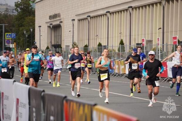МЧС России на «Московском Марафоне»: спорт - неотъемлемая часть службы