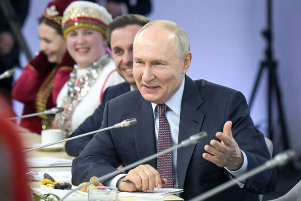 Путин поздравил граждан страны с Днем коренных малочисленных народов России