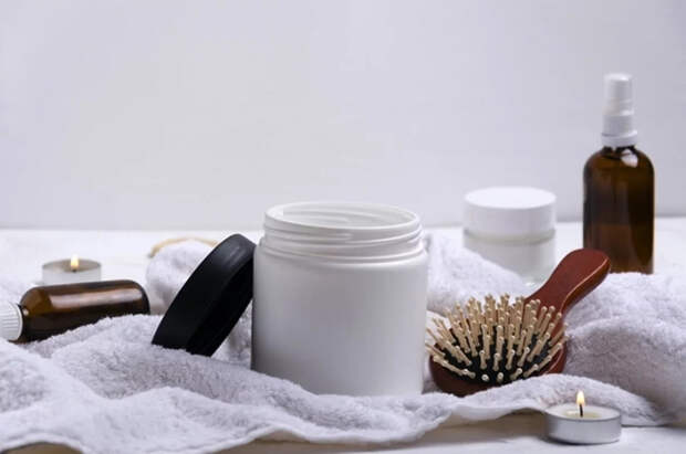 Трихолог Гудова объяснила, почему нельзя пользоваться чужой расческой