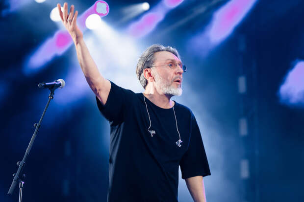 Певец Сергей Шнуров провел сеанс очищения Байкала