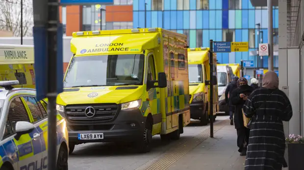 В Британии за сутки выявили почти 100 тысяч случаев коронавируса