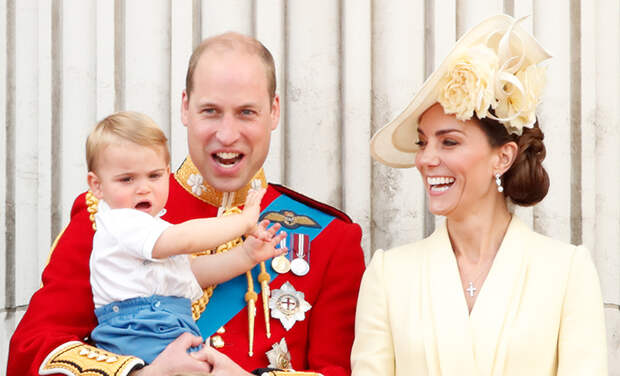 Малыш на прогулке: младший сын принца Уильяма и Кейт Миддлтон замечен в музее без родителей