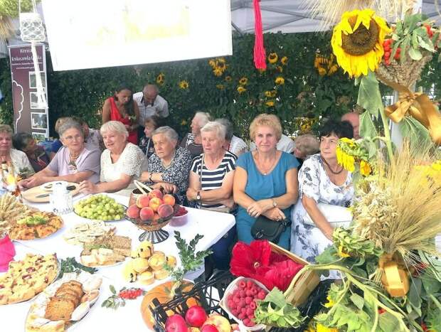 Гастрономические фестивали, посвященные сбору клубники, картофеля, пшеницы и других культур, являются главными культурными мероприятиями одной из самых красивых деревень Польши (Sułoszowa). | Фото: theepochtimes.com.