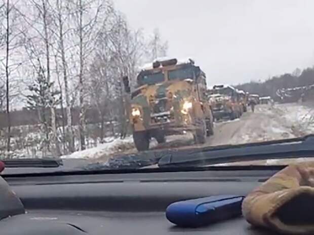 В Харьковской области сняли на видео огромную колонну турецкой бронетехники ВСУ (ВИДЕО)