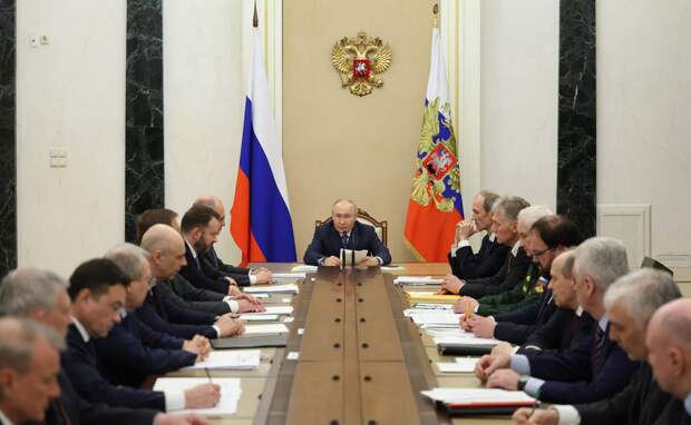 Путин поручил создать комплексную систему продвижения российского ИИ за рубежом