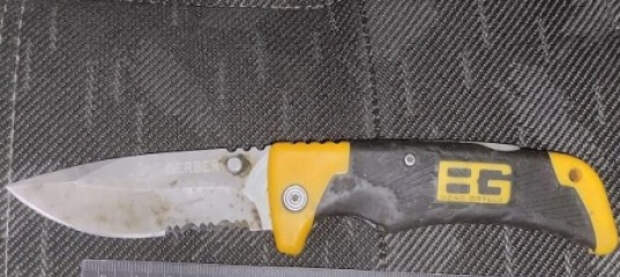 В Днепропетровске мужчина ранил ножом военнослужащего ТЦК