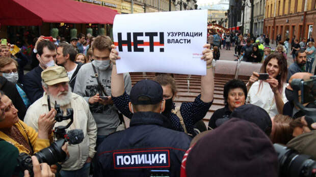 Шаповалов назвал незаконные акции в Москве и Петербурге катастрофой для организаторов