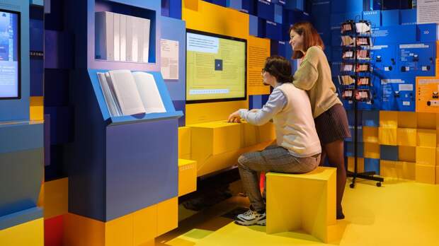 Бесплатный концерт Кати IOWA, свидание с роботами и спектакль в ГЭС-2: 5 событий ко Дню всех влюбленных