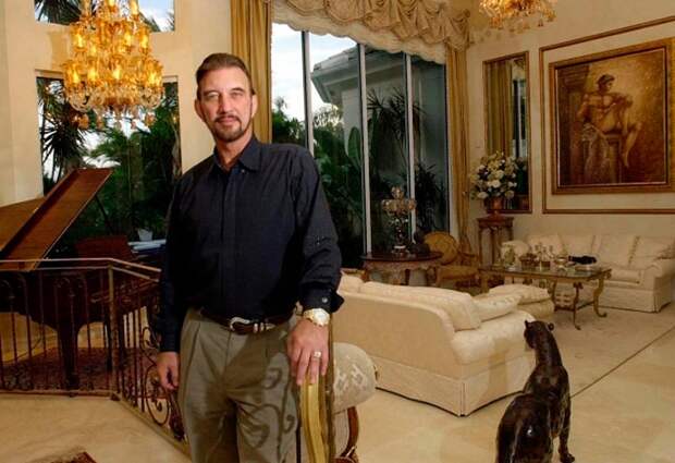 Дэвид Ли Эдвардс в своём шикарном доме купленном на деньги с выигрыша в лотерею 