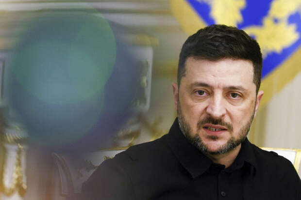 Зеленский: главные враги Киева - советская Москва и имперский Петербург