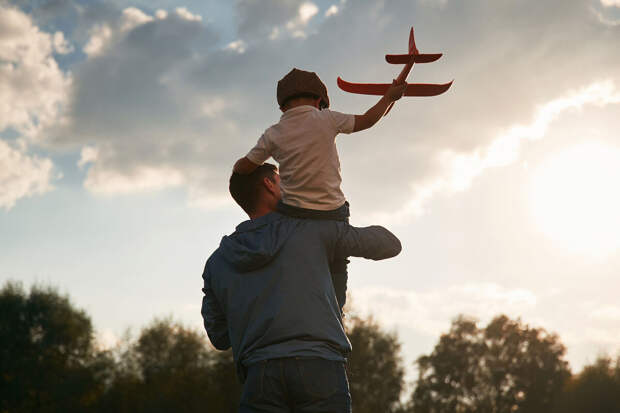 Медиа-менеджер Бакуров предложил выплачивать отцам миллион рублей за верность