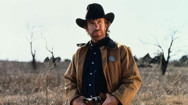 Как выглядел Чак Норрис за неделю до смерти: вы удивитесь этим фото