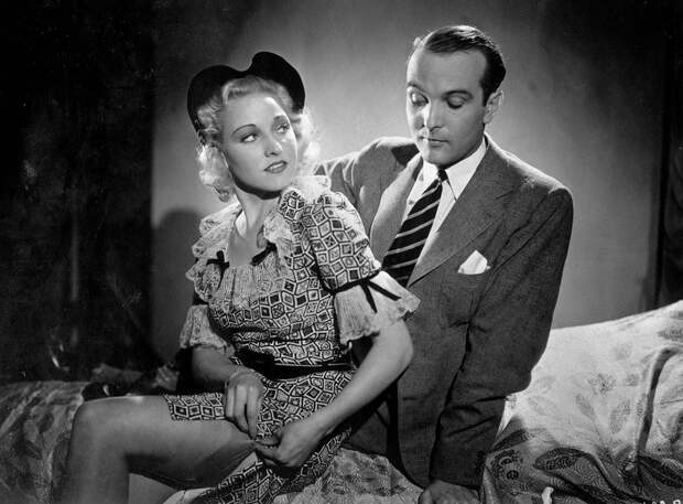 Нейлоновые чулки: альтернативная история