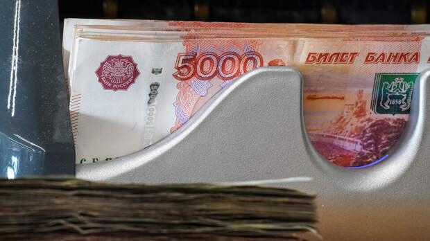 11 трлн 684 млрд рублей поступили в бюджет за первые 4 месяца года