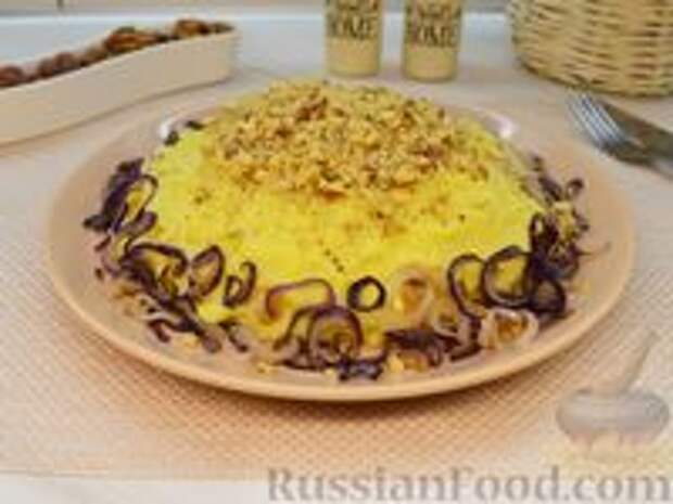Фото к рецепту: Картофельное пюре с орехами и жареным луком