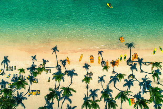 Тропический пляж в Доминикане.