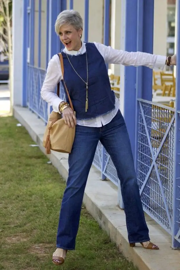 Какие джинсы в моде для женщин за 50 лет