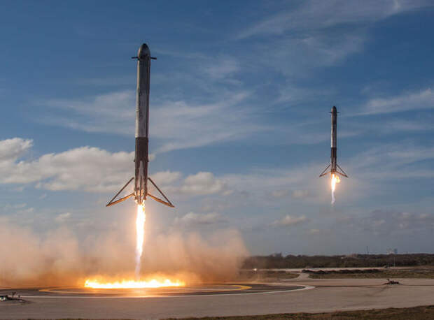 Исторический запуск сверхтяжелой Falcon Heavy: фото, видео, итоги