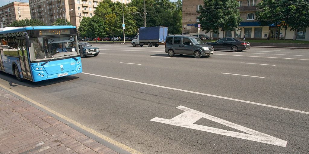 В 1-ом Новотихвинском переулке починили дорожный знак