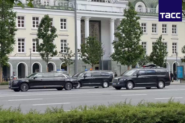 В Москве заметили кортеж машин Aurus Владимира Путина после встречи в МИД РФ