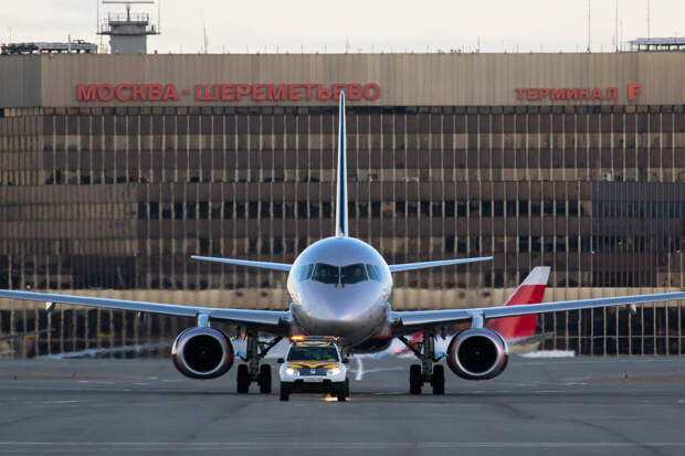 Минтранс: в Москве из-за непогоды отменили один рейс, еще пять задержаны