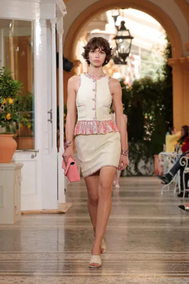 Матильда Гварлиани на показе Chanel Cruise 2025