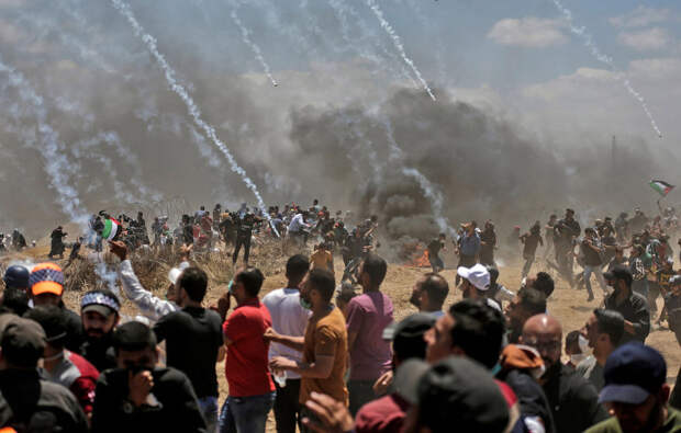 Снова слезоточивый газ лети в палестинцев